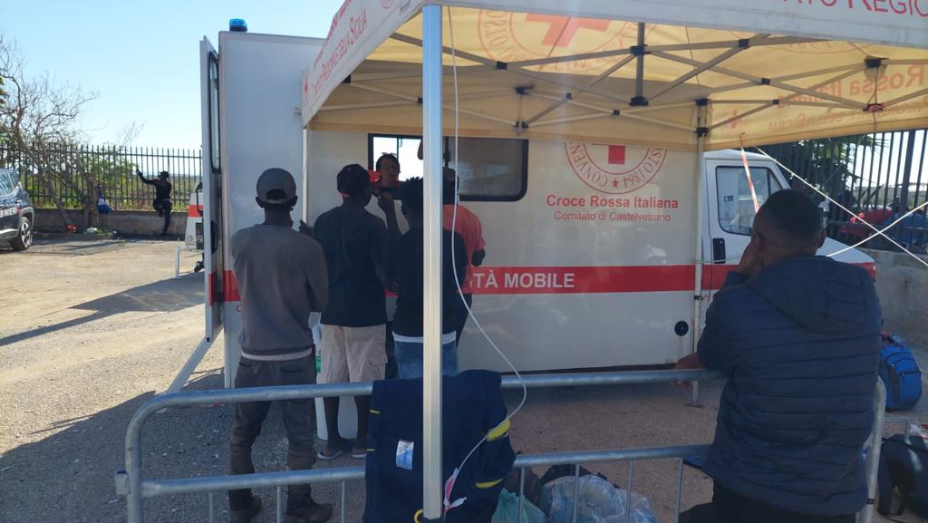 Politiche sociali, alla Croce Rossa i servizi per lavoratori stranieri nel campo di Fontane d’oro a Campobello di Mazara